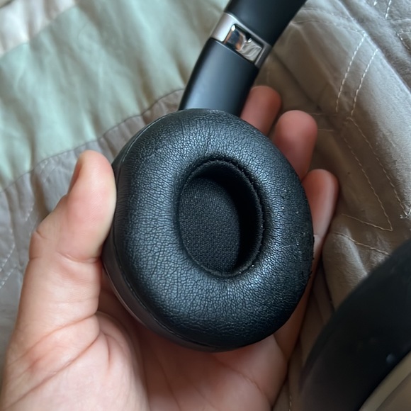 Beats solo 2 wireless headphones - Picture 2 of 4